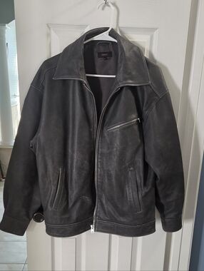 Quince Women's Black Leather Zip-Front Jacket